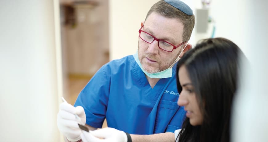 אודות ד"ר דוד עטיה – מומחה לרפואת שיניים ואסתטיקה מתקדמת
